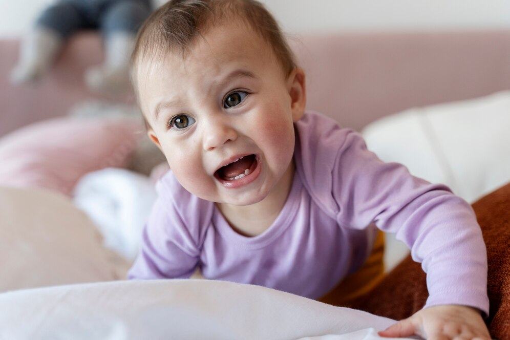 Desi bebelusii se nasc stirbi, dintii de lapte incep sa se formeze in timpul sarcinii